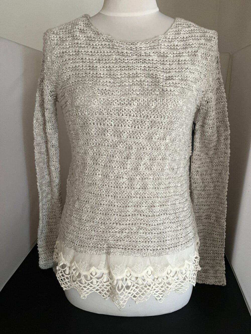 Lightweight Knit w Lace Bottom